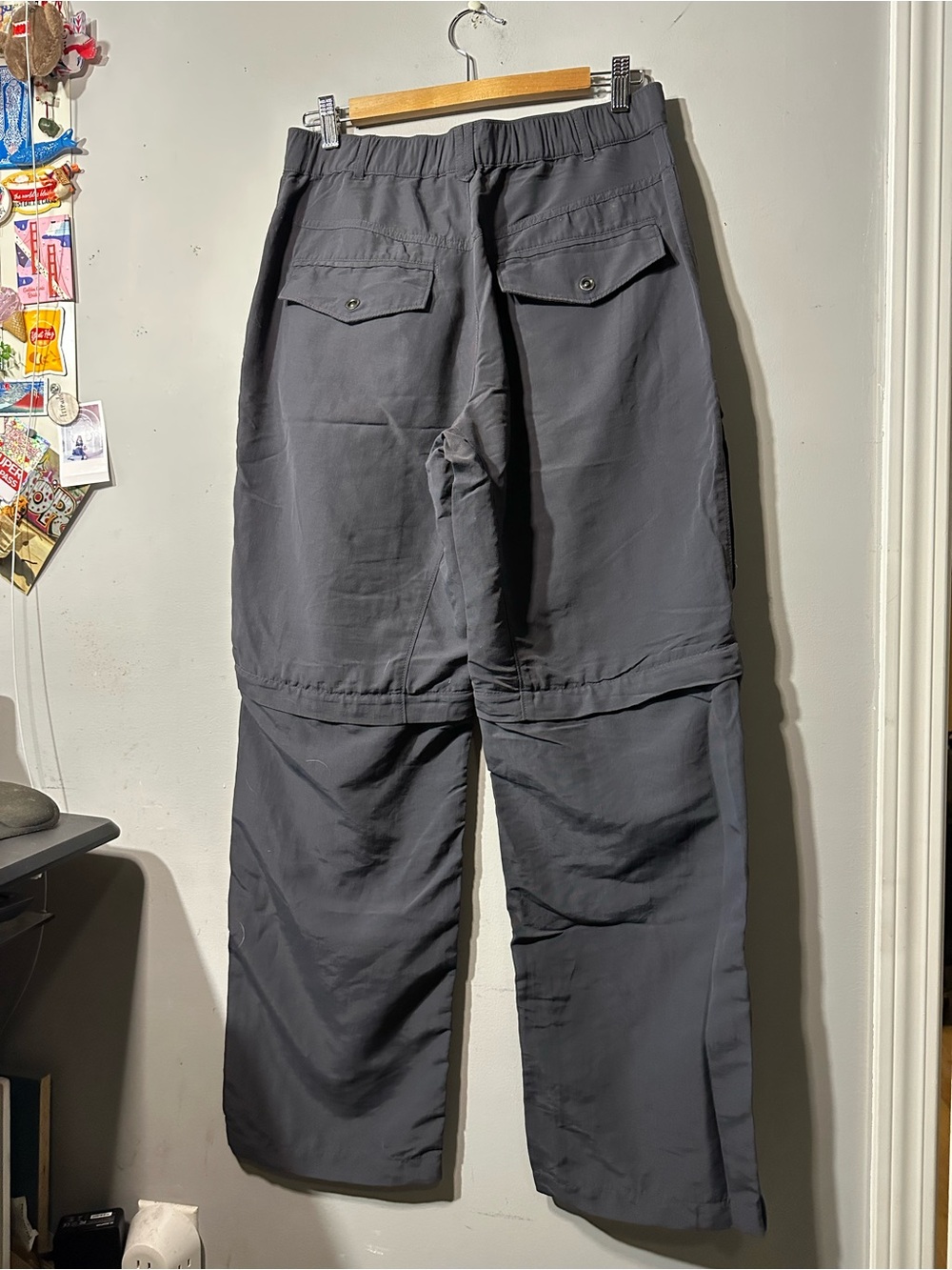 🍁 MEC Gray Zip-off Convertible Cargo Pants, UPF 50+ and Waterproof - Picture 8 of 8